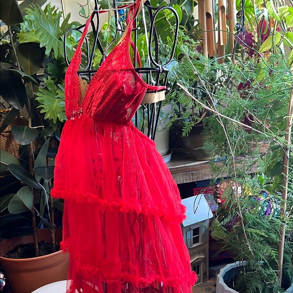 Red Lace Lingerie Set with Sheer Robe. - Picture 6 of 6